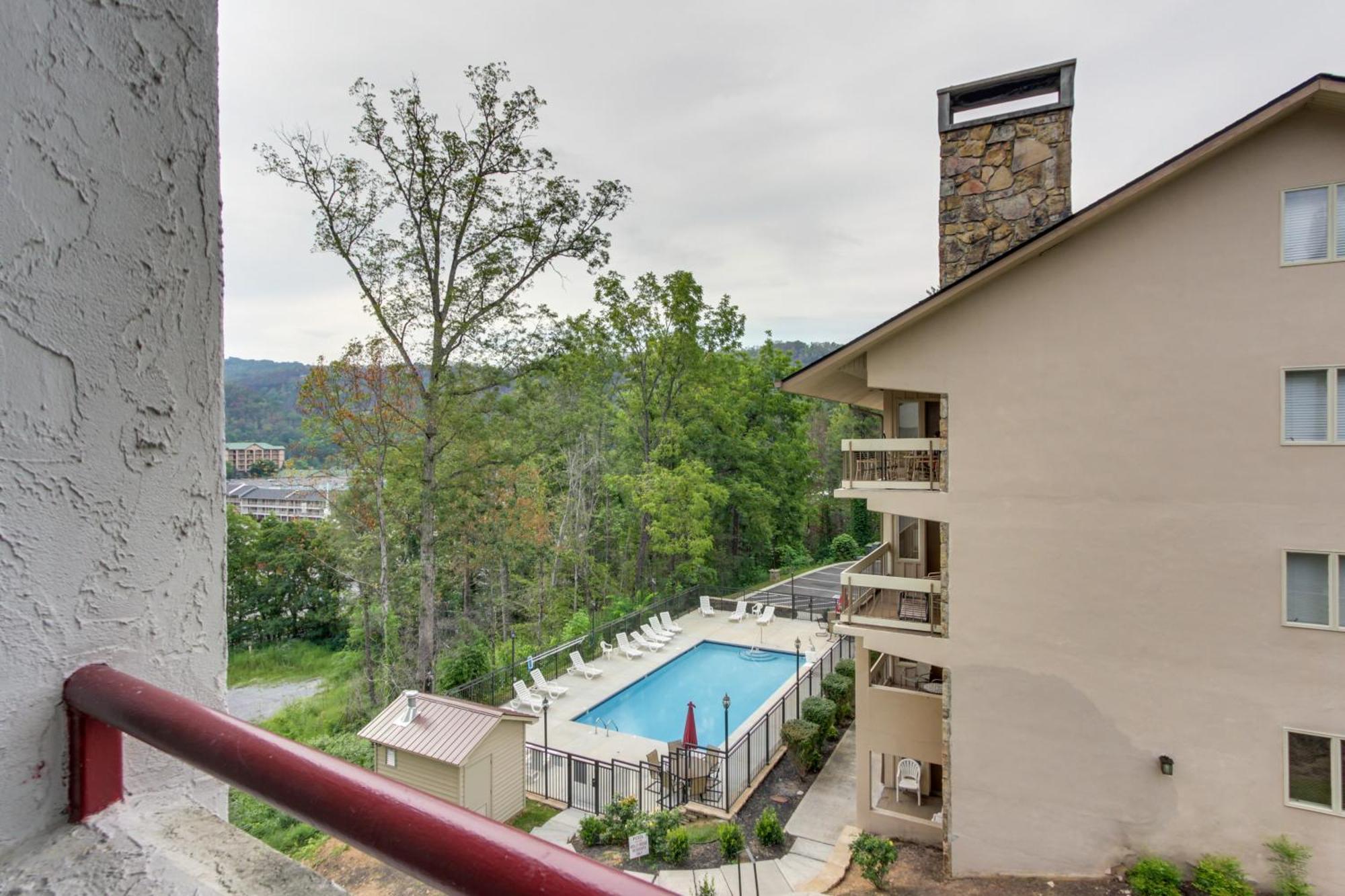 Bear-Sighting Condo Walk To Downtown Gatlinburg! Exterior photo